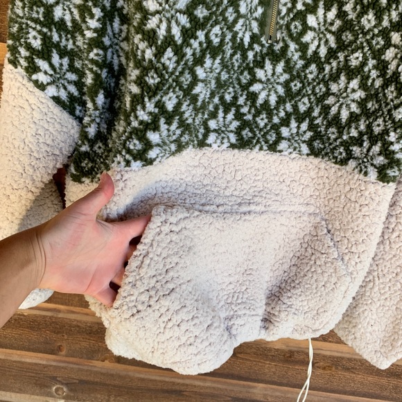 Patterned Fleece - Picture 2 of 5